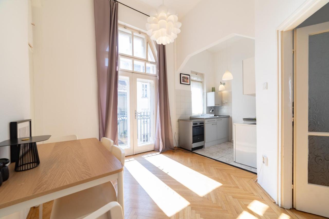 W25 Smart Apartment Budapeste Exterior foto